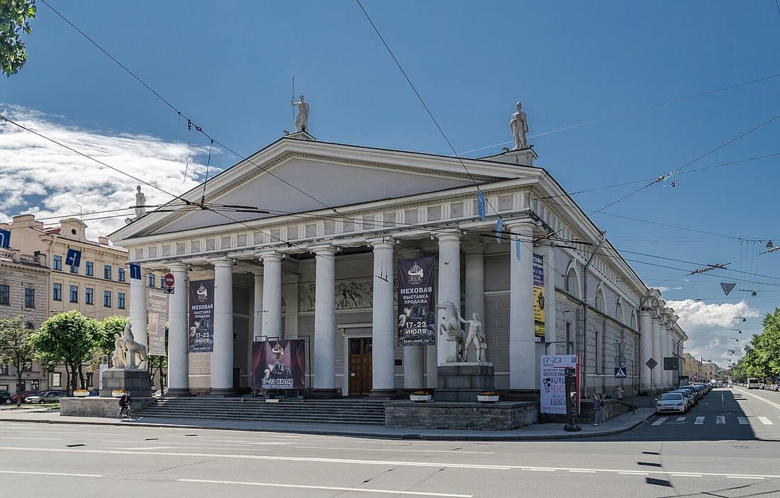 Конногвардейский манеж в Петербурге